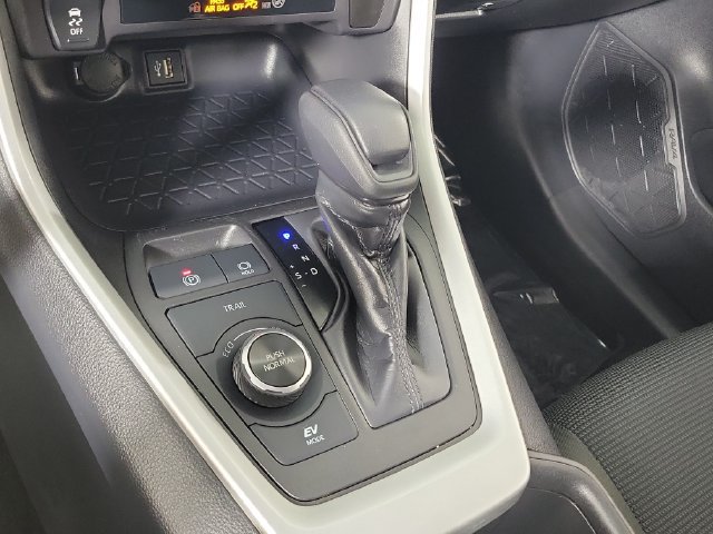 Used 2025 Toyota RAV4 LE AWD/4WD image 30