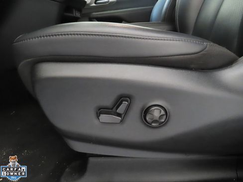 Used 2025 Chrysler Pacifica Select FWD image 12