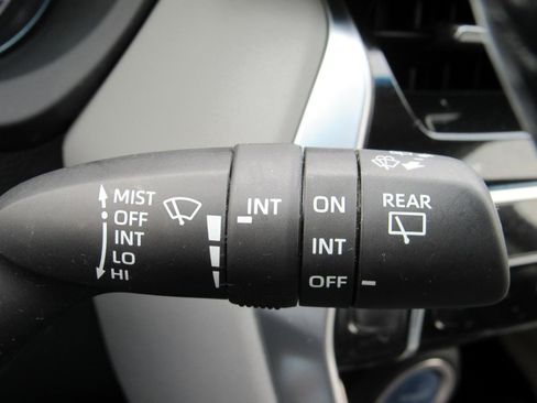 Used 2021 Toyota Venza XLE w/ Softex Package image 24