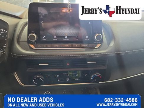 Used 2023 Nissan Rogue S FWD image 9