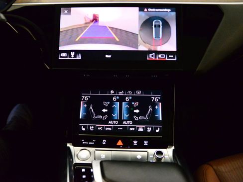 Used 2019 Audi e-tron Premium Plus image 32