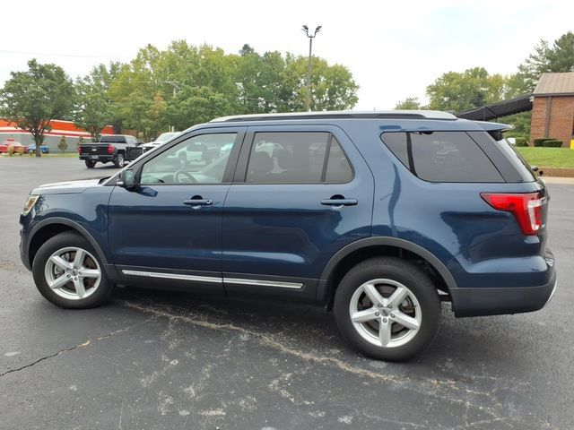 Used 2017 Ford Explorer XLT w/ Equipment Group 202A AWD/4WD image 20