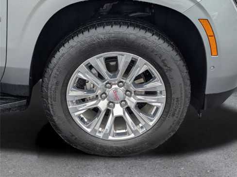 Used 2025 GMC Yukon Denali w/ Advanced Technology Package AWD/4WD image 6