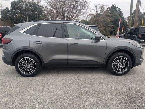 New 2026 Ford Escape SE FWD image 2