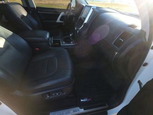 Used 2018 Toyota Land Cruiser image 31