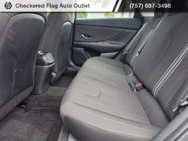 Used 2022 Hyundai Elantra SEL w/ Convenience Package FWD image 19
