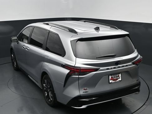 Used 2025 Toyota Sienna XSE w/ XSE Plus Package FWD image 31