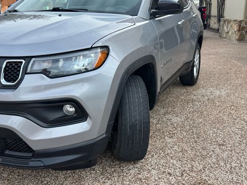 Used 2023 Jeep Compass Latitude image 3