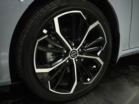 Used 2025 Nissan Altima 2.5 SR FWD image 3