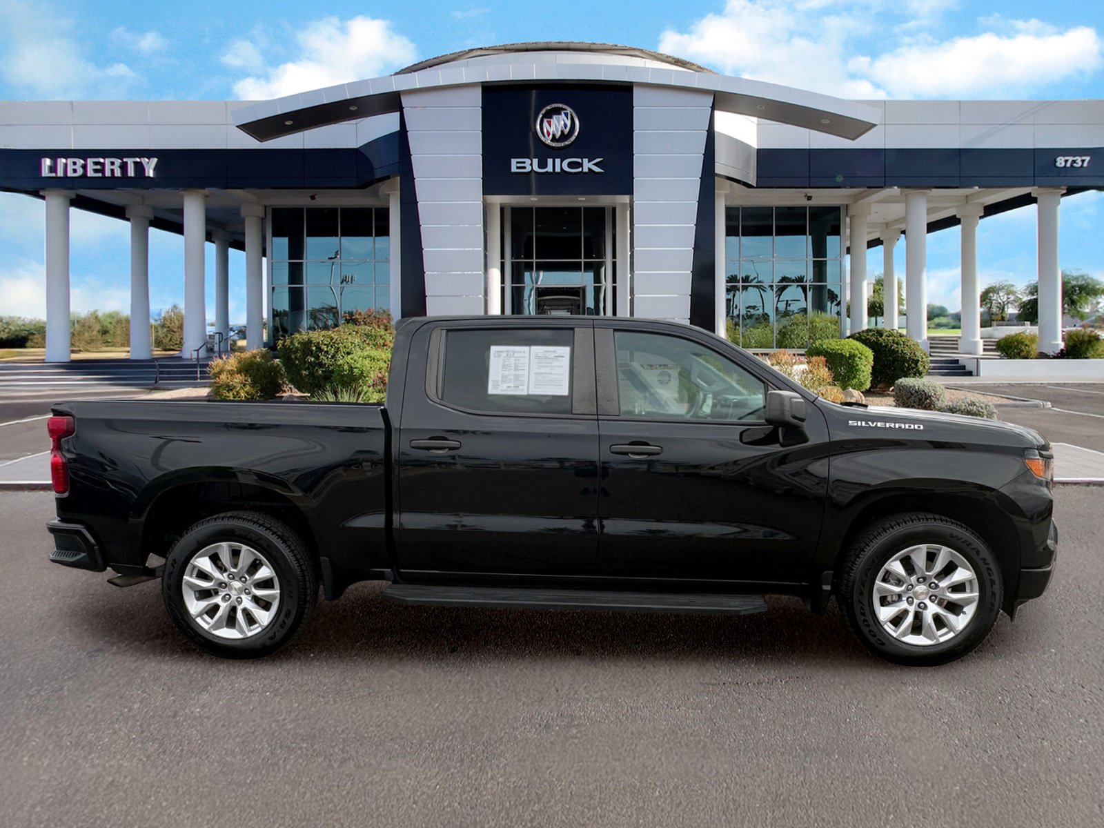 Used 2023 Chevrolet Silverado 1500 Custom RWD image 2