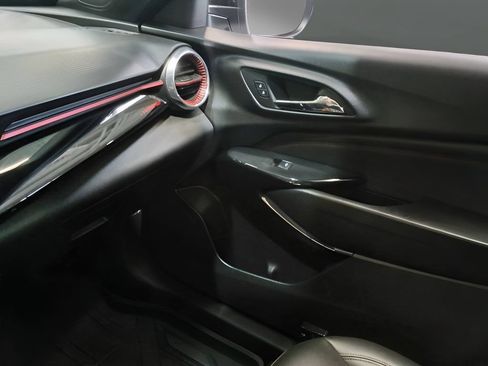 Used 2025 Chevrolet Trax RS w/ Sunroof Package FWD image 12