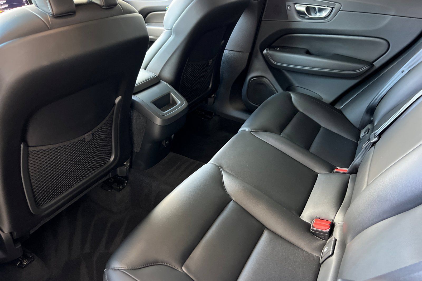 Used 2023 Volvo XC60 B5 Core FWD image 4