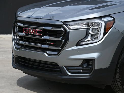 Used 2024 GMC Terrain AT4 w/ Tech Package AWD/4WD image 10