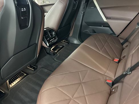 Used 2023 BMW iX xDrive50 w/ Premium Package image 27