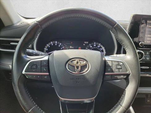 Used 2020 Toyota Highlander XLE AWD/4WD image 15