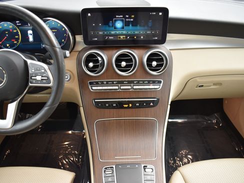 Used 2021 Mercedes-Benz GLC 300 GLC 300 w/ Premium Package image 16