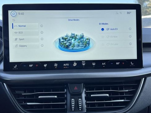 New 2025 Ford Escape SE image 33