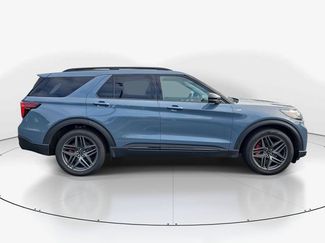 Used 2025 Ford Explorer ST-Line w/ Premium Package RWD video 2