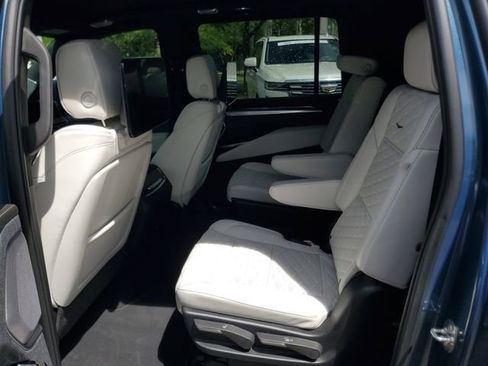 Used 2026 Cadillac Escalade ESV Platinum Sport image 12