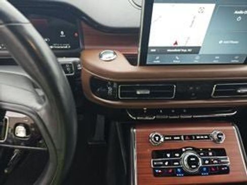 Used 2021 Lincoln Aviator Reserve w/ Equipment Group 201A AWD/4WD image 12