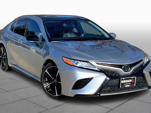 Used 2020 Toyota Camry XSE image 2