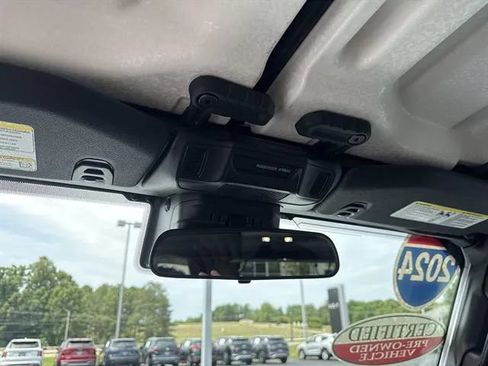 Used 2024 Jeep Wrangler Unlimited Sport AWD/4WD image 12