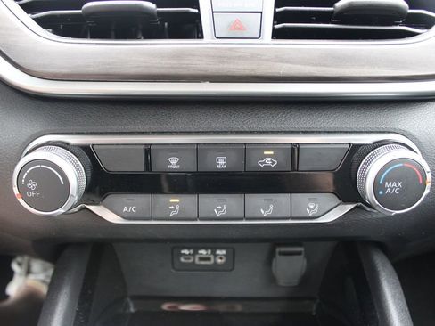 Used 2024 Nissan Altima 2.5 SV FWD image 42