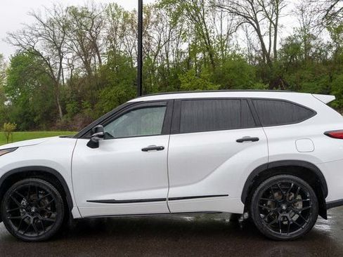 Used 2022 Toyota Highlander XSE w/ Protection Package #3 (TMS) AWD/4WD image 9