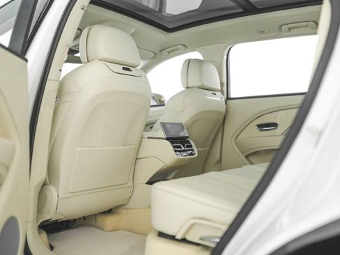 Used 2025 Bentley Bentayga Extended Wheelbase image 34