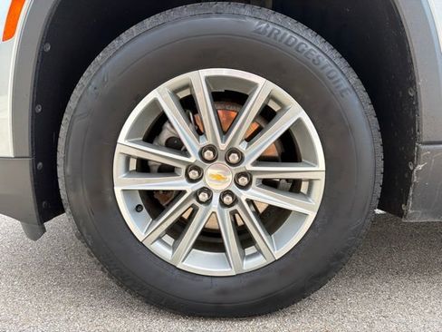 Certified 2023 Chevrolet Traverse LT FWD image 9