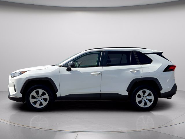 Used 2021 Toyota RAV4 LE FWD image 3