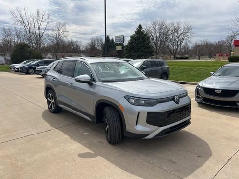 New 2026 Volkswagen Tiguan SE image 1