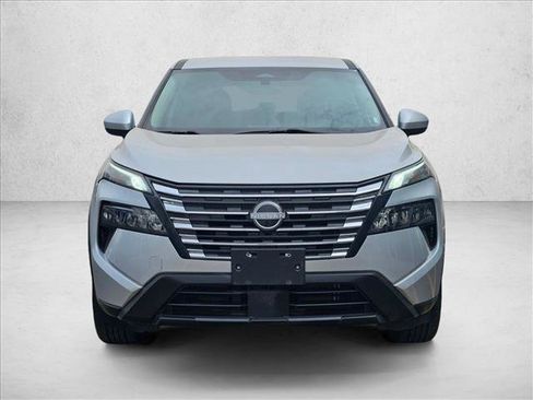 Used 2024 Nissan Rogue SV AWD/4WD image 2