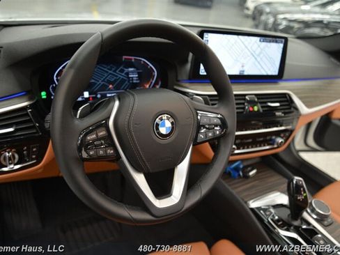 Used 2023 BMW 530i w/ Premium Package RWD image 29