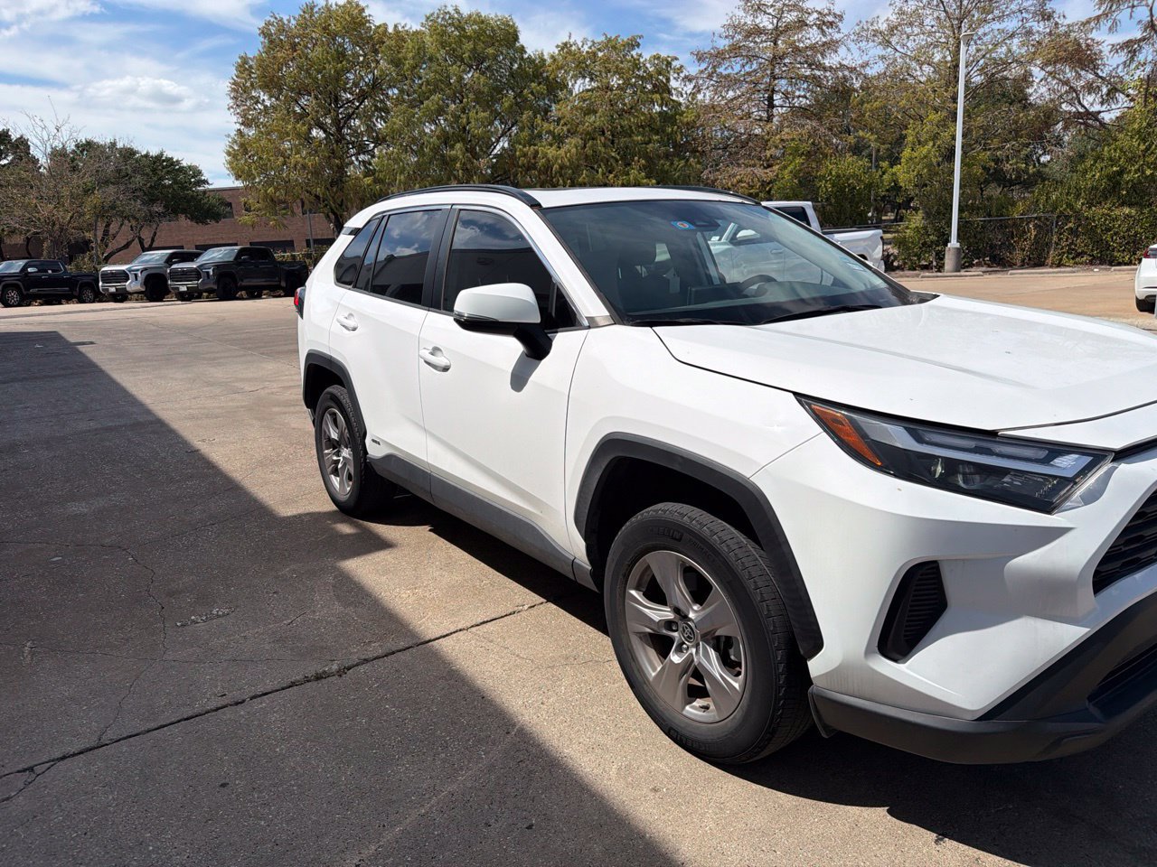 Used 2022 Toyota RAV4 XLE w/ Convenience Package AWD/4WD image 3
