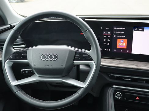 Used 2025 Audi Q5 Premium Plus w/ Premium Plus AWD/4WD image 12