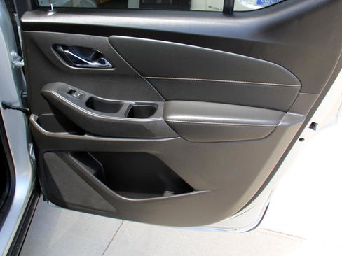 Used 2021 Chevrolet Traverse LS image 26