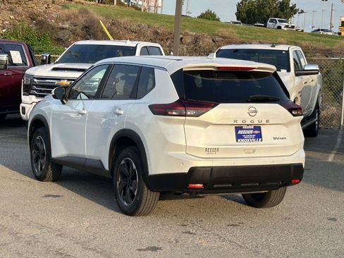 Used 2024 Nissan Rogue SV AWD/4WD image 5