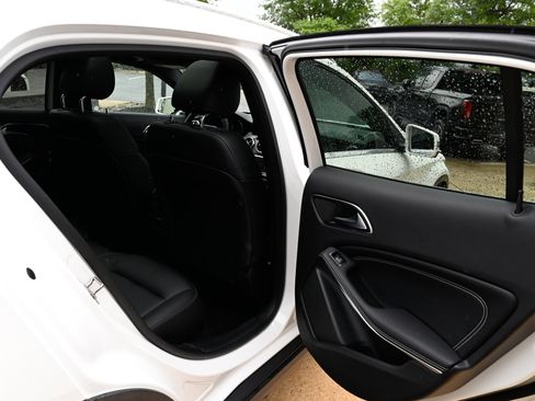 Used 2019 Mercedes-Benz GLA 250 4MATIC image 44