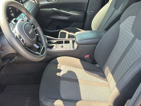 Used 2023 Kia Sorento LX FWD image 11