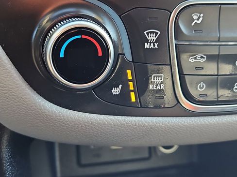 Used 2019 Chevrolet Equinox LT image 18