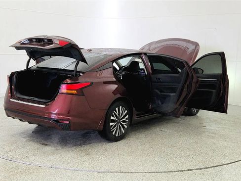 Used 2023 Nissan Altima 2.5 SV image 12