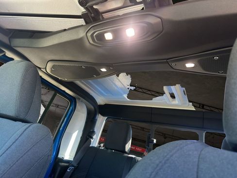 Used 2025 Jeep Gladiator Sport image 12