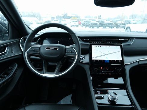 Used 2024 Jeep Grand Cherokee Limited image 27