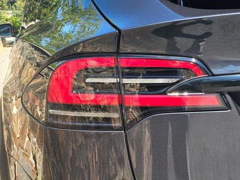 Used 2024 Tesla Model X AWD/4WD image 29