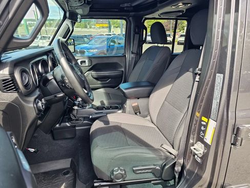 Used 2023 Jeep Gladiator Sport AWD/4WD image 19