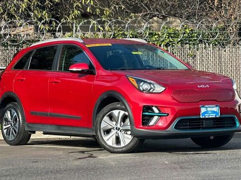 Used 2022 Kia Niro EX image 2