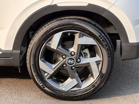 Used 2025 Hyundai Venue Limited FWD image 15