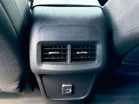 Used 2023 GMC Terrain SLE image 24