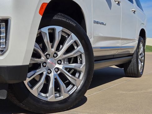 Used 2022 GMC Yukon XL Denali image 8